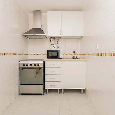 River View 1bdr In Alfama Close To Tram 리스본